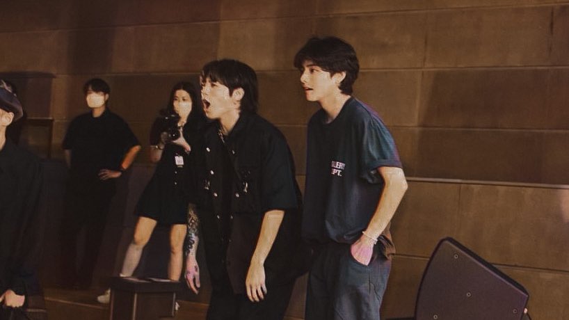 kkuktaes's tweet photo. taekook in jitb listening party (colorized) 💝 https://t.co/s6d5a7rMJF