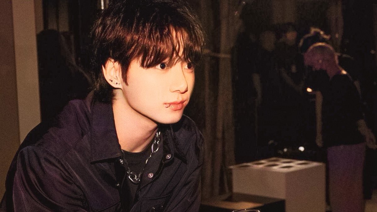 kkuktaes's tweet photo. taekook in jitb listening party (colorized) 💝 https://t.co/s6d5a7rMJF