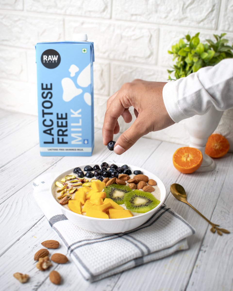 #BreakfastOfChampions - a bowl of your favourite cereal or muesli, topped with some fruits, &amp; finished with a splash of #rawpressery #LactoseFree #SkimmedMilk to keep you full; energized, and ready to seize the day! 🥣💙🤍

Visit rawpressery.bio.link &amp; avail flat 30% Off! 🛒