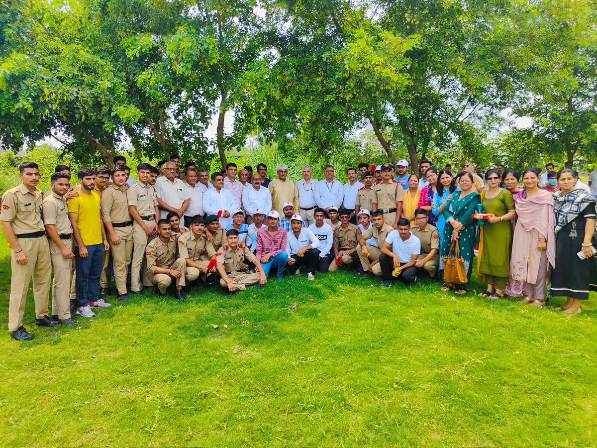 CPhhp's tweet photo. #NCCforEnvironment
Tree plantation drive was carried out by cdts of Jat College, Rohtak Gp NCC. The cdts planted 58 plants of Bar and Pipal. Honorable Vice Chancellor, M.D. University, Prof Rajbir Singh was the chief guest for the occasion. https://t.co/FoTrTG7IrR