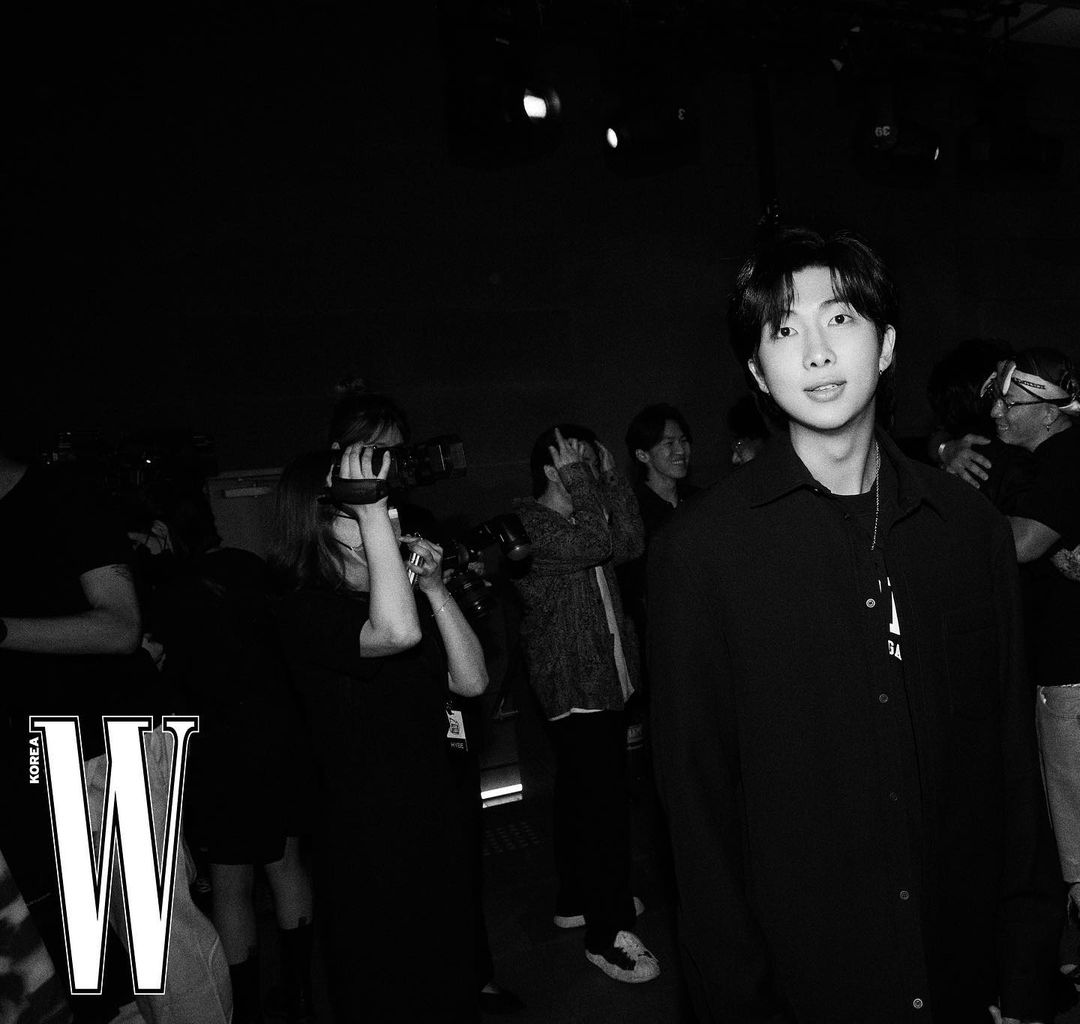 laurakim73's tweet photo. Photos de la fiesta de j-hope https://t.co/whxvYhU7gR
