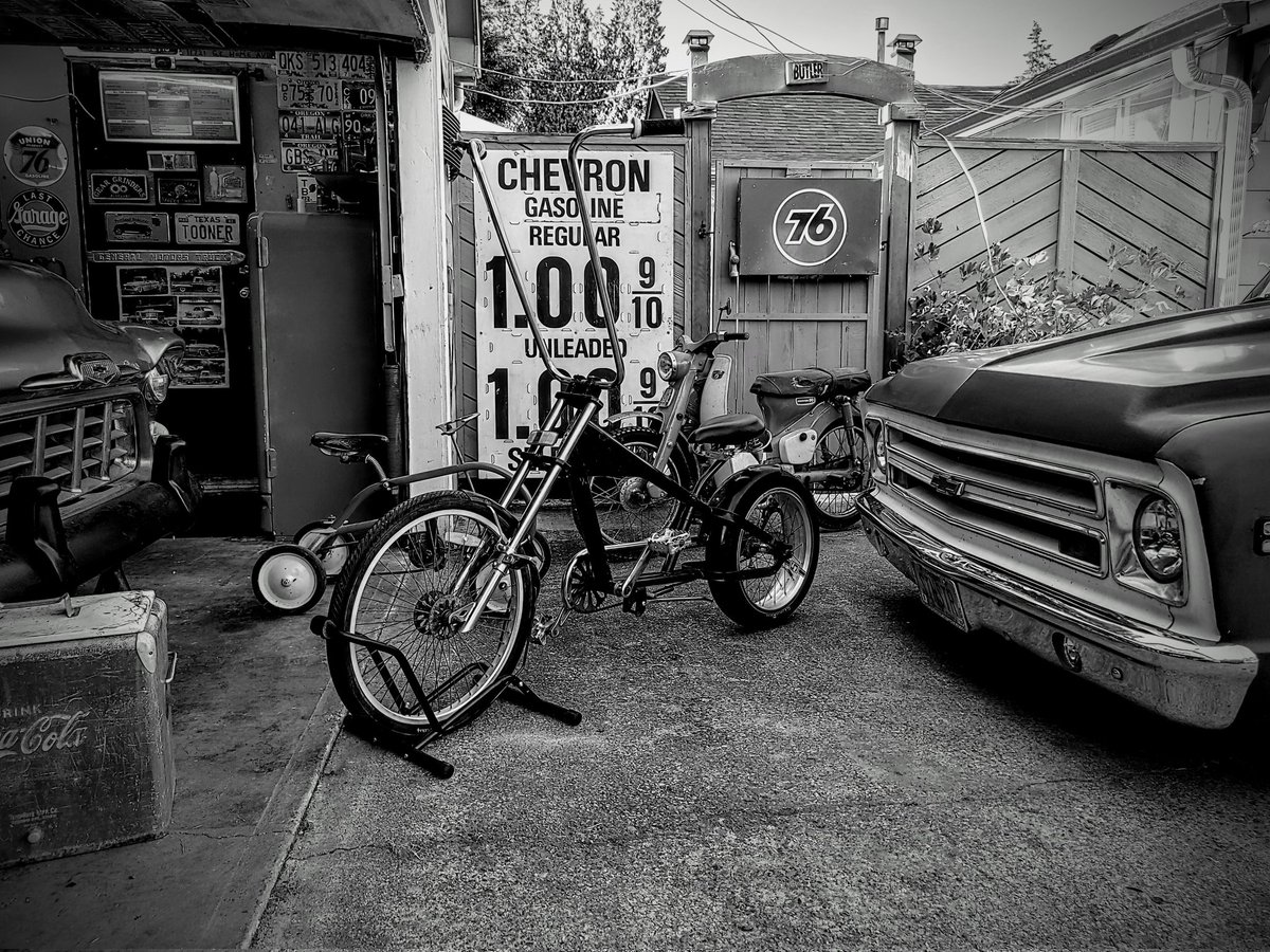 RobtheToonMan's tweet photo. #chopper #schwinnchopper #schwinnbicycle
#schwinn #lowriderbicycle
#lowrider #hardtail
#robsrodshop
#sasquatchartworks #sinister #lilsin #robthetoonman #67chevy #67chevypickup #67chevytruck #fleetside #shortbed #chevytruck #chevypickup #c10 #chevyc10
#hotrod #carshow #hotrod https://t.co/mosJTfqLi6