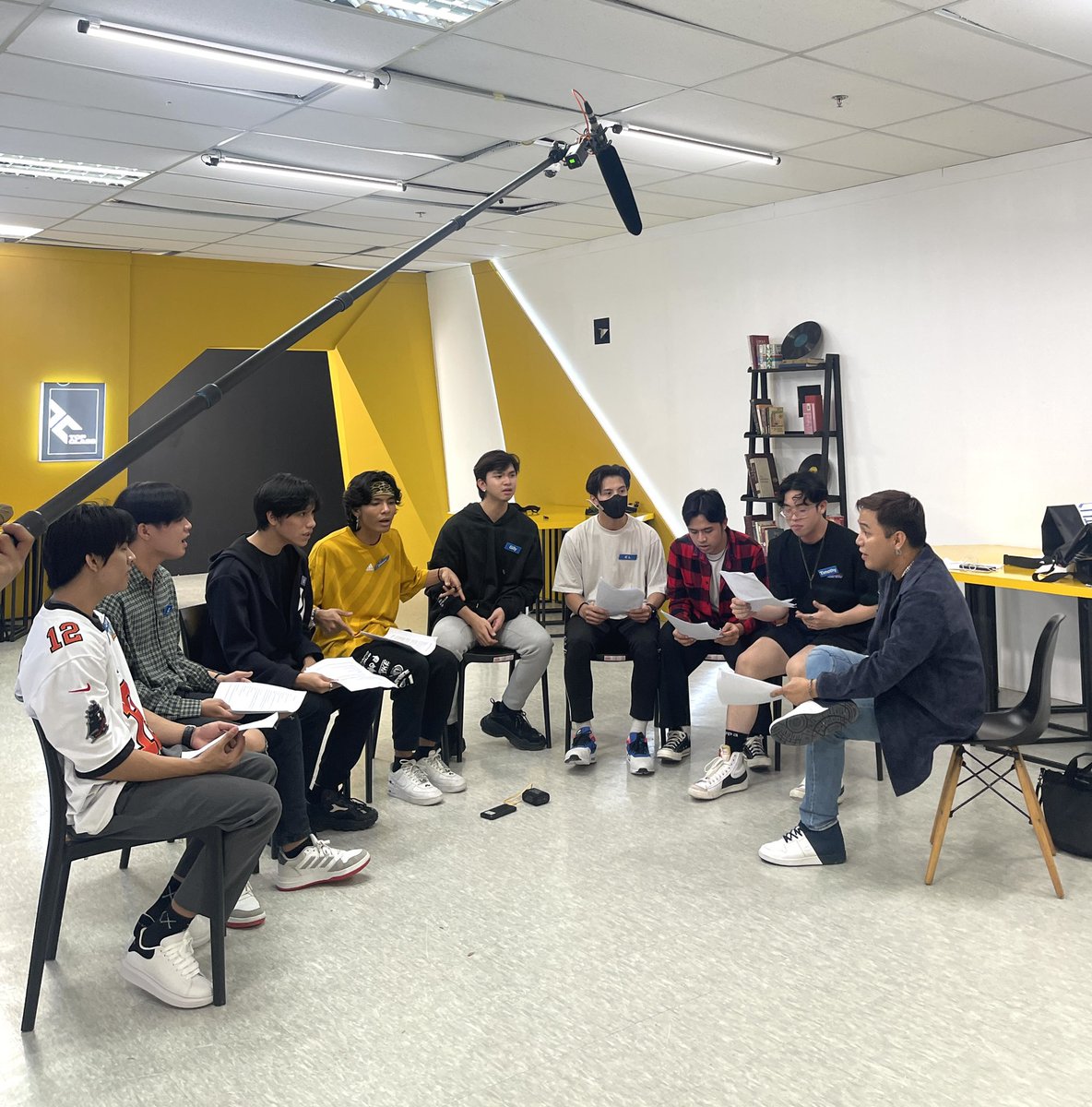 topclassofc's tweet photo. Yesterdayβs rehearsal with Coach Jerwin! Talaga namang na-train ang trainees dahil sa galing ni Coach!
Be updated sa lahat ng ganap, P-pop Kumunity!
Check out @topclassdaily on kumu
π https://t.co/tyBHw0T1lU
#KumuTOPCLASS https://t.co/Vvhj6USS5l
