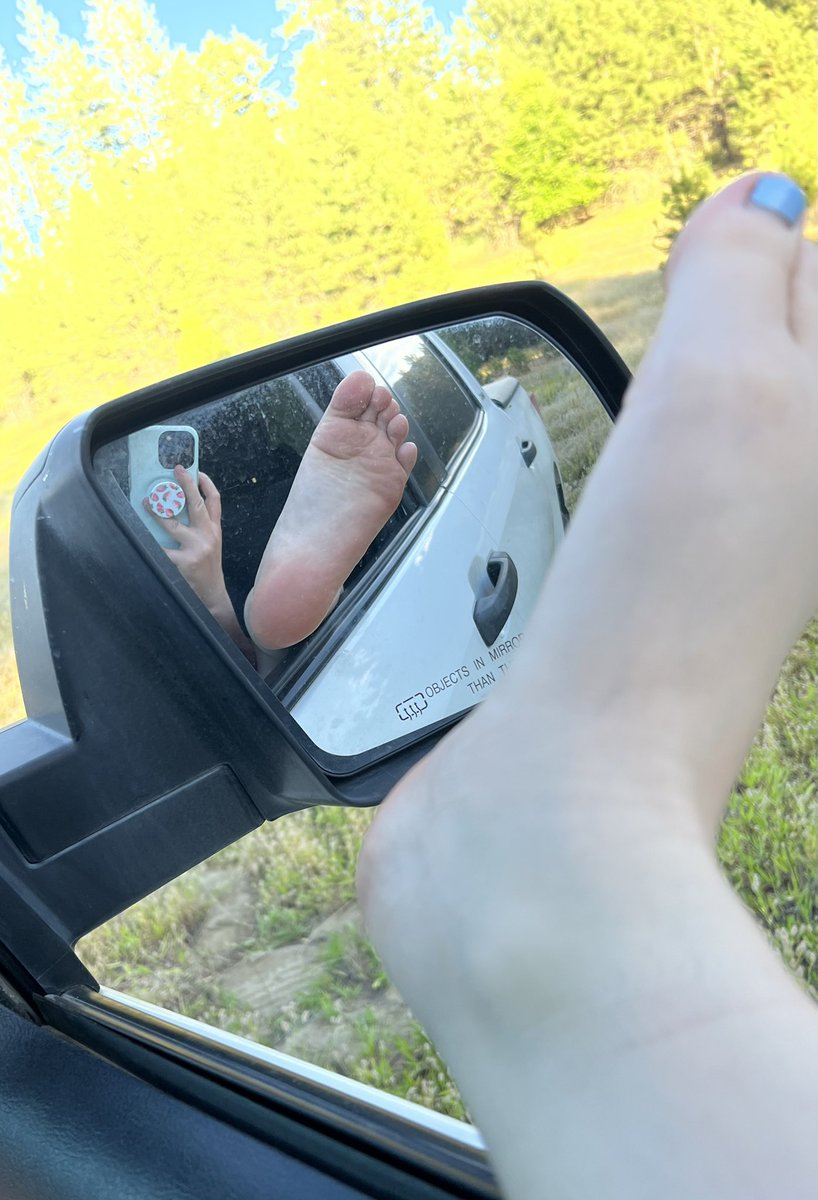 ShowMeYaFeeties's tweet photo. objects in mirror are sweatier than they appear 😜🦶🏻 #feet #softfeet #softsoles #toes #wrinklysoles #feetpics #buyingfeet #buyingfeetpics #sellingfeet #sellingfeetpics #footcuck #footj #footjob #farmfeet #FOOTFETİSH #feetfinder #mybodymychoice #sweatyfeet #dirtyfeet #feetworship https://t.co/L62kneEXrz