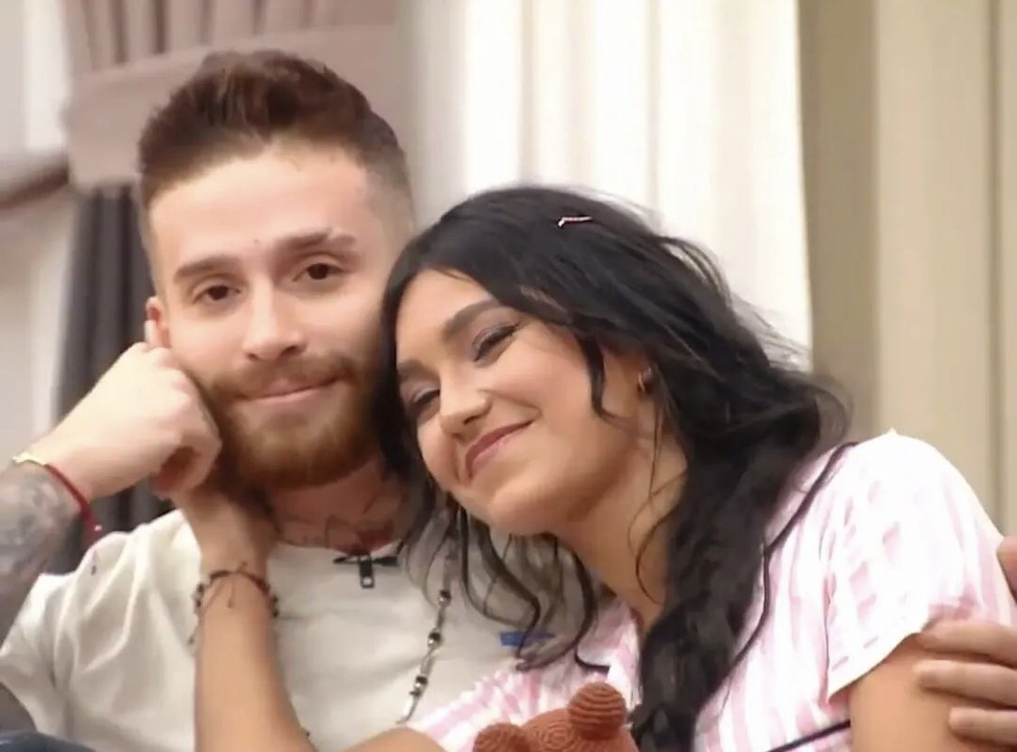 KellyHelena123's tweet photo. Son una ternura de corazón #siempreLizteoJosumar https://t.co/iRnLJw9Jr3