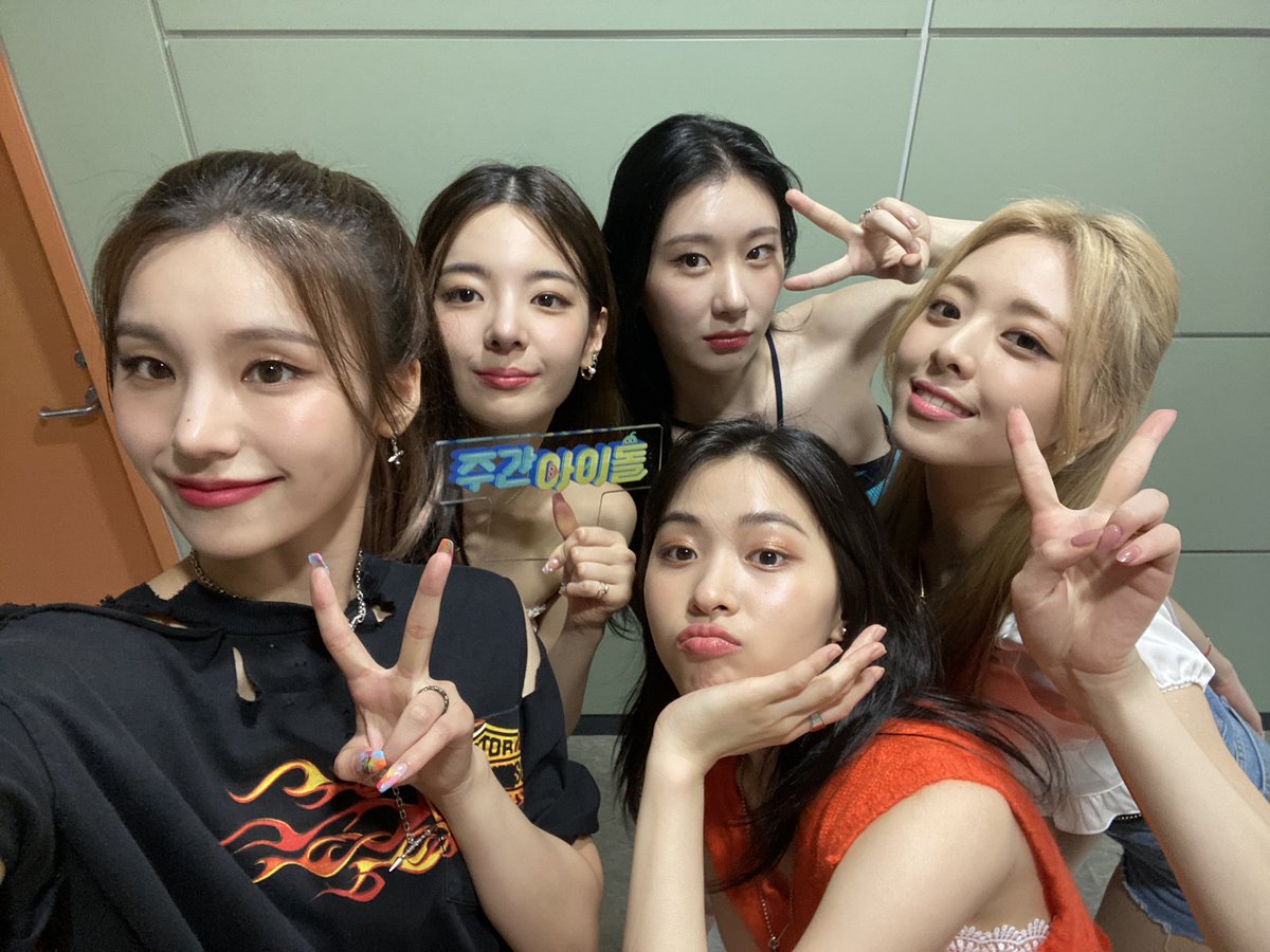 #주간아 #주간아이돌 <a href="/weeklyidol_/">주간아이돌 (Weekly idol official)</a>
#ITZY #있지 <a href="/ITZYofficial/">ITZY</a>

있지 만나기 D-1💞
🎶기다리던 순간 stand up X2️⃣
빨리 뛰는 심장 don't stop X2️⃣

7월 20일(수) 오후
MBC M 7시 30분/MBCevery1 12시
주간아이돌 본방사수📺

#예지 #리아 #류진 #채령 #유나