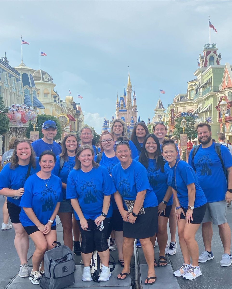 ___mhhhh's tweet image. Thank you @J_Renaissance for sending our staffulty to the happiest place on earth for some extra fun team time! #jrgc #cometogether