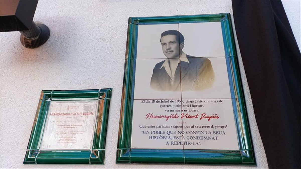 apunt_media's tweet photo. #TalDiaComHui de 1955, després de vint anys de guerres i patiments tornava a sa casa de Gaianes, Hermenegildo Vicent Ragües, que va estar tancat cinc anys al camp d'extermini de #Mauthausen.👉Històries com aquesta són recordades gràcies a @tresorshistoria: https://t.co/YQiUnP1RBz https://t.co/ofeX84fgdm