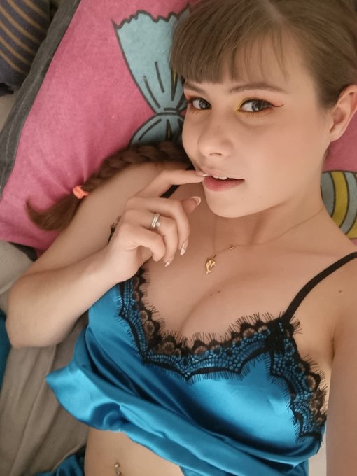 Tu veut une place pr&ecirc;t de moi j&rsquo;ai chaud moi encore ce matin 😜😈  ⬇️⬇️⬇️⬇️⬇️⬇️⬇️⬇️⬇️⬇️⬇️  https://t.co/6ah3NFob4x  https://t<a href="/tag/mlrgirls"class="tags"><span>#mlrgirls</span></a>