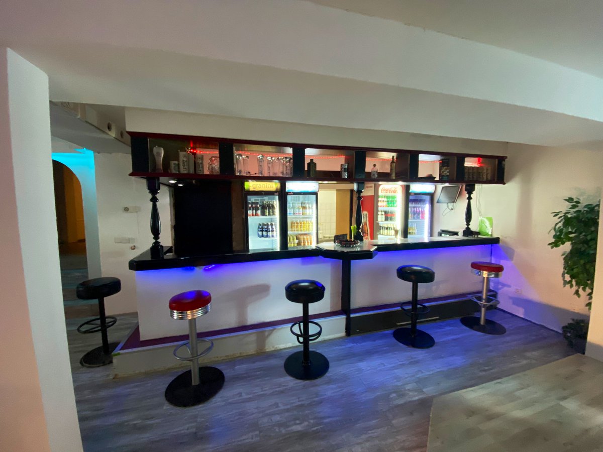 hier auch nochmal ein paar Eindrücke der Vendetta Bar für euch 😍

Falls ihr mal Lust habt zu den besten Preisen einen geilen Abend zu verbringen dann kommt ruhig mal vorbei 🔥

Bayreuther Str. 51
95469 Speichersdorf