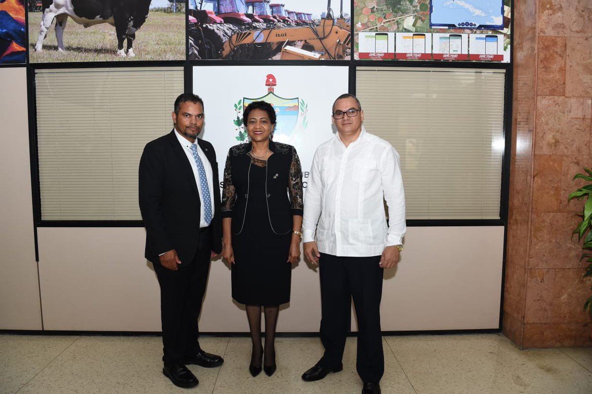 DIRCO_ZA's tweet photo. PHOTOS | Deputy Minister @alvinbotes meeting with the Cuban Vice Minister of Agriculture, Mr Mauri Hechavarria Bermúdes in Cuba, 18 July 2022.
#SAinCuba #SACubaRelations
📷 Yandisa Monakali (DIRCO) @UbuntuRadioZA @SAEmbCuba @EmbassyCubaZA https://t.co/bYlCifMn85