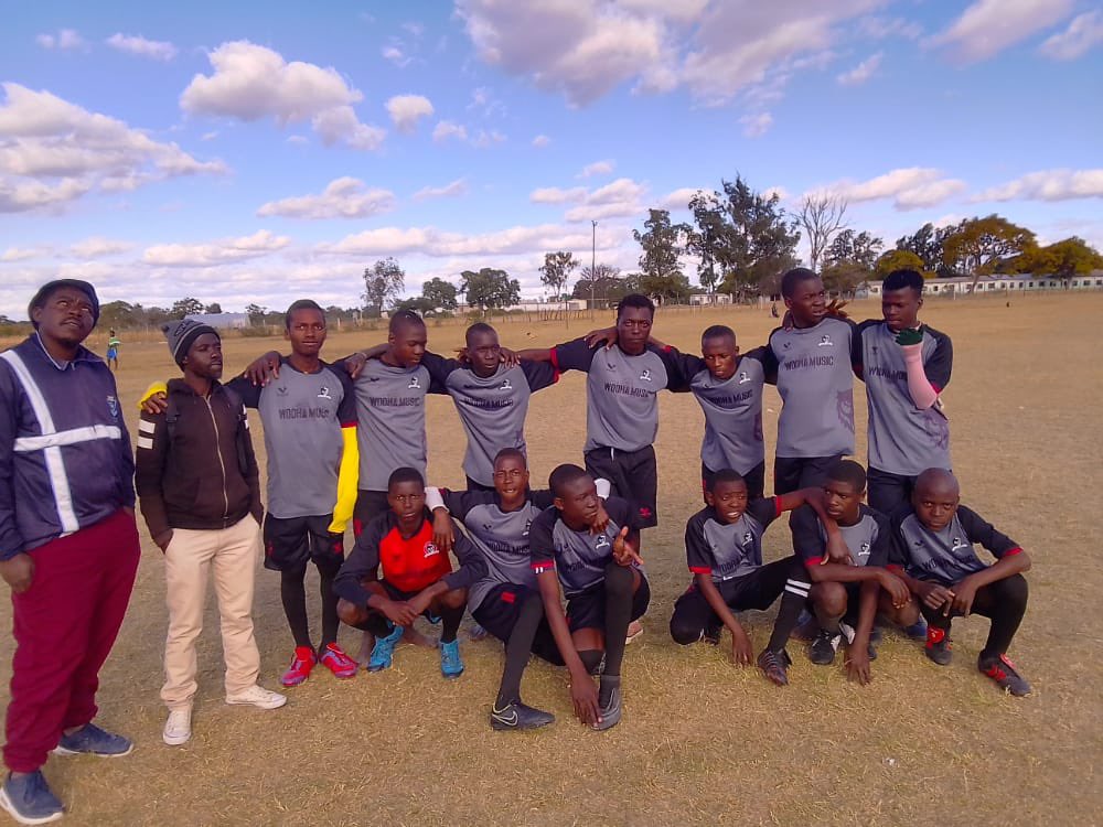 The coach looking to the skies ..Winning Team ..Lower Gwelo ..Follow us