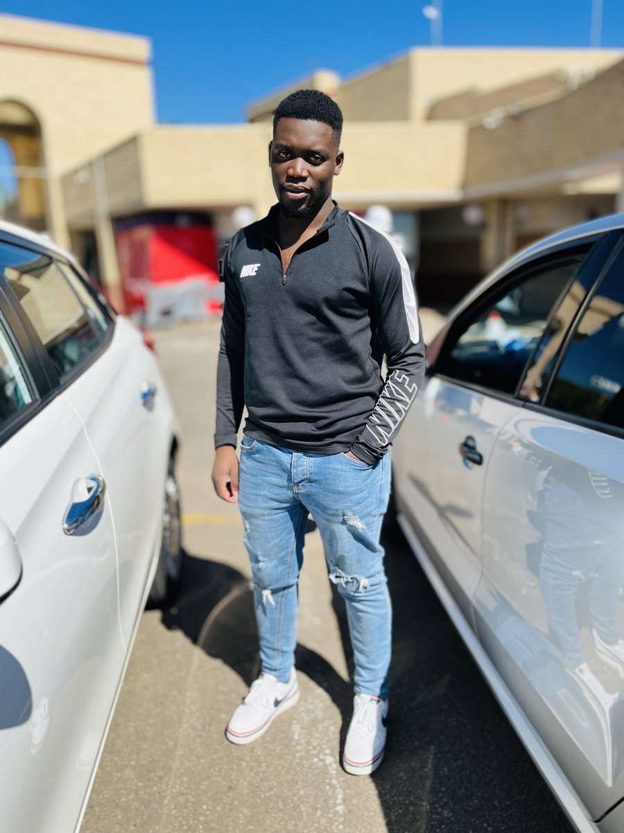 Prof_Zit's tweet image. #uMjoloWithAzola 😎🤨
