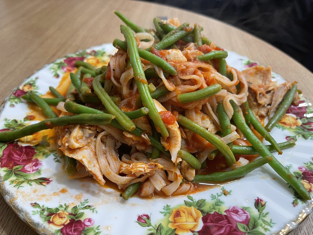 DJZibaZ's tweet photo. Trying @GregDoucetteFP’s NuPasta Chicken StirFry (only 265 calories) #ICookedThis &amp; French Toast Pancakes #CarlosCookedThis because #CJPerez loves #ChefGreg! https://t.co/tfqOpiSOdq