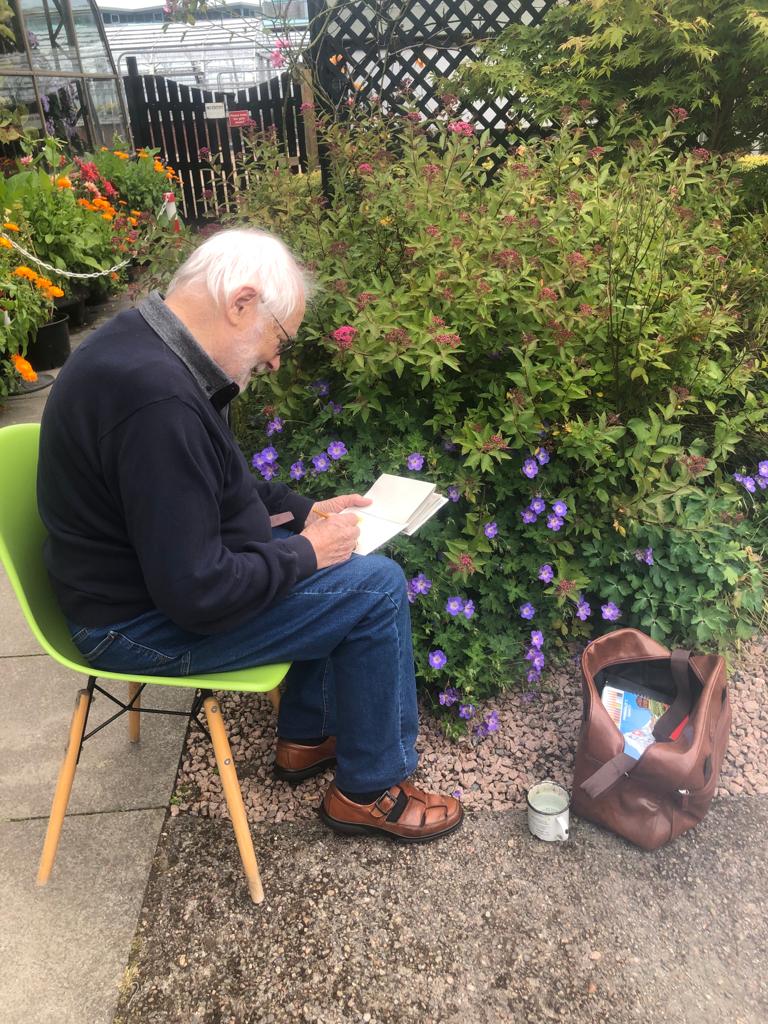 inthebotanics's tweet photo. Ian Mackenzie from Kyle Art Group drawing in the Botanics.
#art
#kyleart
#drawing https://t.co/FoGVRRBIEQ