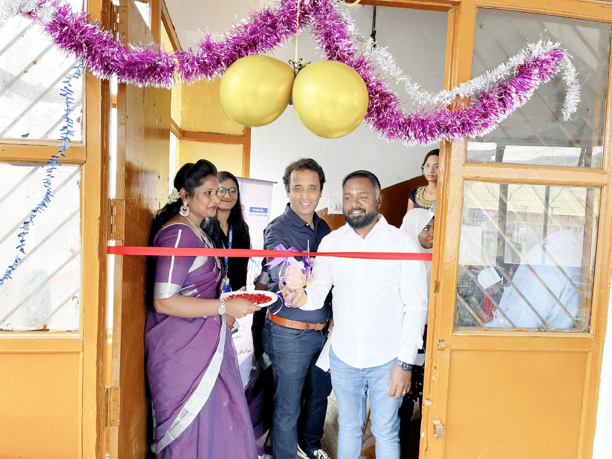 HclUday's tweet photo. #HCLFoundation celebrated #WorldYouthSkillsDay in #Bengaluru by launching uniforms at the new #Yuvakendra centre inaugurated by Ms Usha, Community Affair Officer, Govt of #Karnataka, BBMP East Zone and Mr Vikram Bhandolkar, Operations Director, HCL Technologies, Bengaluru. https://t.co/I5pp8eAsIC