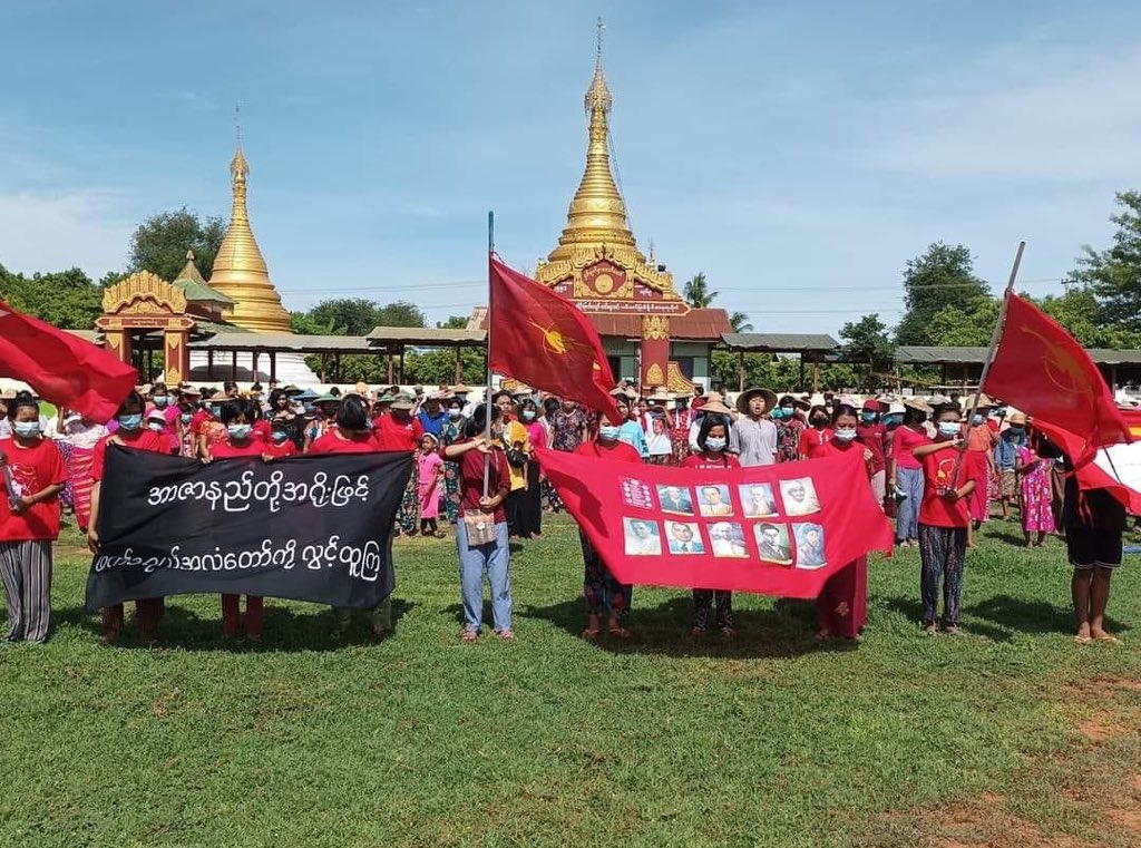 KYITHAR95368969's tweet photo. Pro-democracy residents from some villages of northern part of #Yinmarbin Twp, #Sagaing , joined anti-coup demonstration to honor the 75th anniversary of Martyr's Day on July 19.

MYANMAR MARTYRS’ DAY 

#2022July19Coup 
#HonorTheFallenHeroes 
#WhatsHappeningInMyanmar https://t.co/VGkYNu74C3