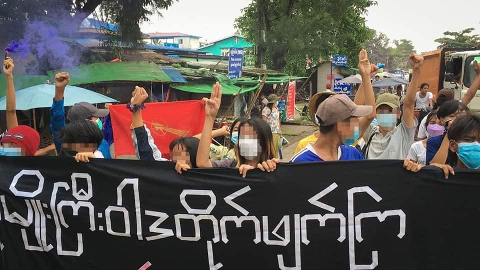 TTFR__Myanmar's tweet photo. Valiant and bold civilians of Yangon protested against military dictatorship by using Guerilla tactics to avoid bullets.   MYANMAR MARTYRS’ DAY #2022July19Coup #HonorTheFallenHeroes #WhatsHappeningInMyanmar https://t.co/zqRlNIRnf1
