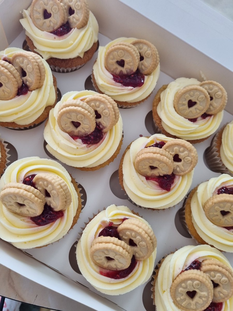 sugarrosekitch's tweet photo. JAMMIE DODGER CUPCAKES!

One of my best-selling market options! Find these along with lots of other yummy treats on my stall at @create_cheltenham Charlton Kings Market this Saturday 23rd July.

#thesugarrosekitchen #createcheltenham #jammiedodgercupcakes #cakestall #cupcakelove https://t.co/mjDAYg0ovz