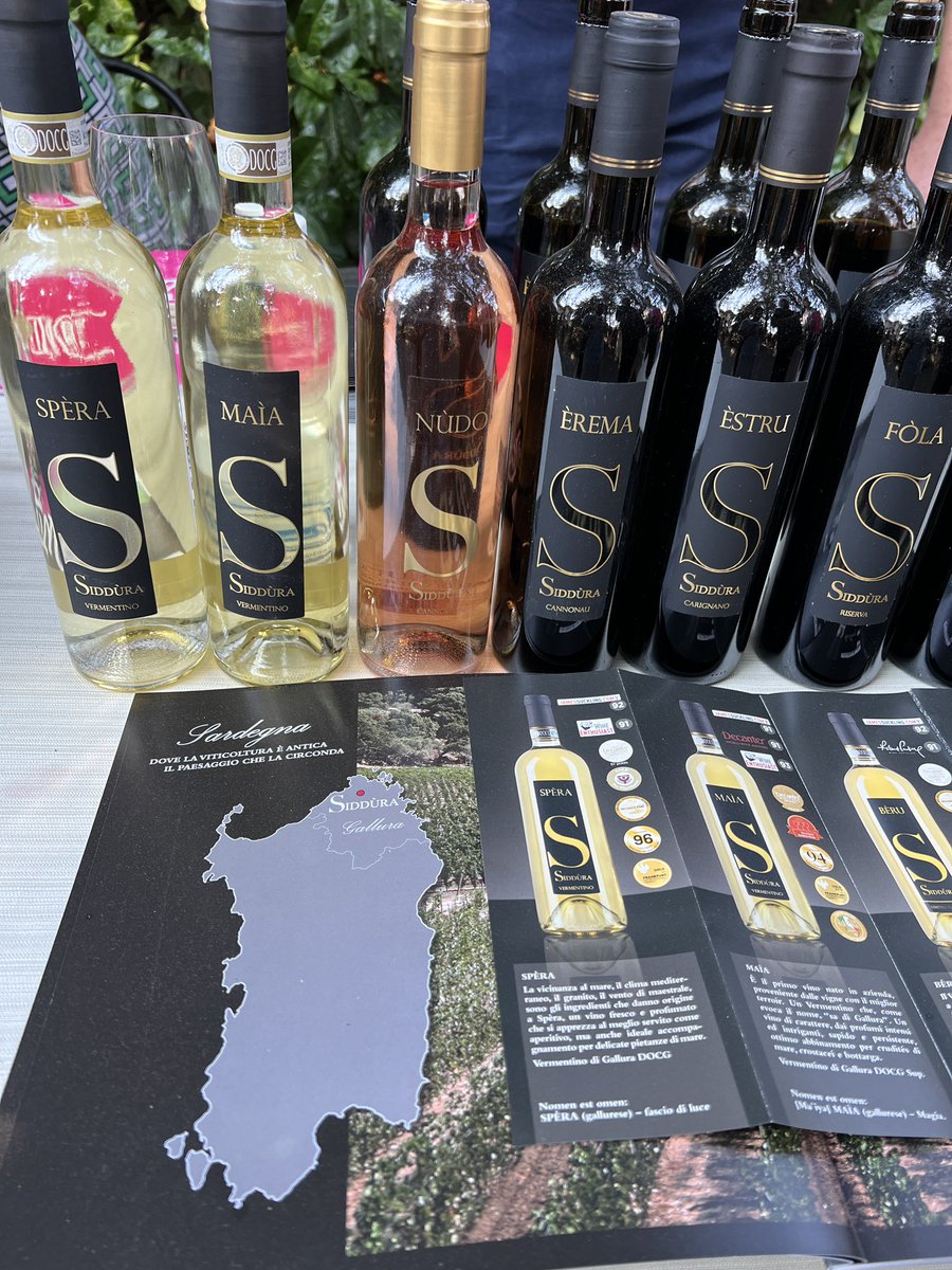 viaggiaescopri's tweet photo. Oggi a Villa Guelpa, a #Lessona, trovi #UWE2022 con tanti produttori di vino, gin, altri spiriti e eccellenze locali.
Ottima occasione per gustare l’Italia è il #Biellese in un’atmosfera magnifica!
#Biella #innamoratidelbiellese #naturalmentebiella #piemonte #explorebiella https://t.co/26ApLKLf5s
