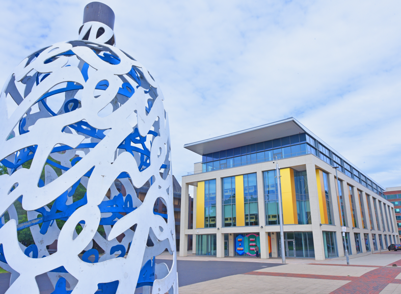 RIP Claes Oldenburg. The internationally renowned artist, who created our Bottle of Notes along with his wife Coosje van Bruggen, has died aged 93. The Bottle of Notes was unveiled in Centre Square in 1993.