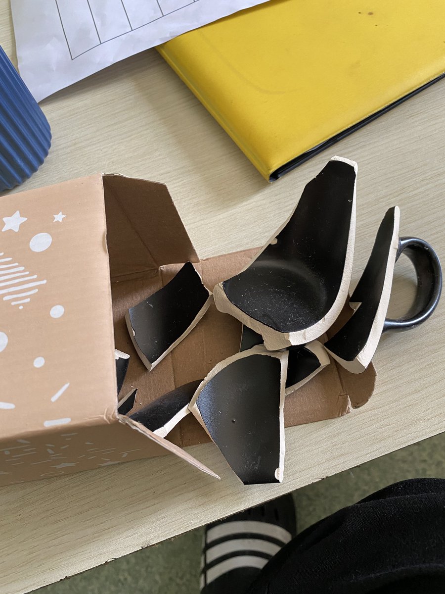 Önce GELDİK BULAMADIK yalanı 
(ki burası 10 kişinin çalıştığı Genel Cerrahi servisi kimsenin görmemesi mümkün değil), 
sonra kargoyu yukarı çıkaramayız aşağı geleceksiniz UYDURMASI.
Şimdi de bu REZİLLİK… 
 <a href="/YurticiKargo/">Yurtiçi Kargo</a>