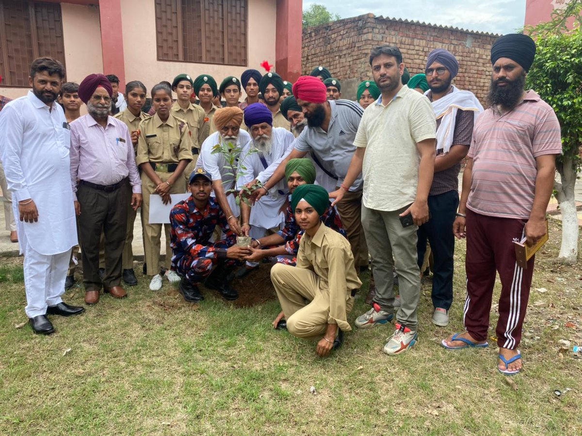 CPhhp's tweet photo. #NCCforEnvironment
Cdts of 1 Pb Bn NCC, AmritsarGp planted 75 saplings as part of tree plantation campaign during the Monsoons. @drajaykumar_ias @HQ_DG_NCC @prodefencechan1 @SpokespersonMoD https://t.co/O8QaEJOC6j