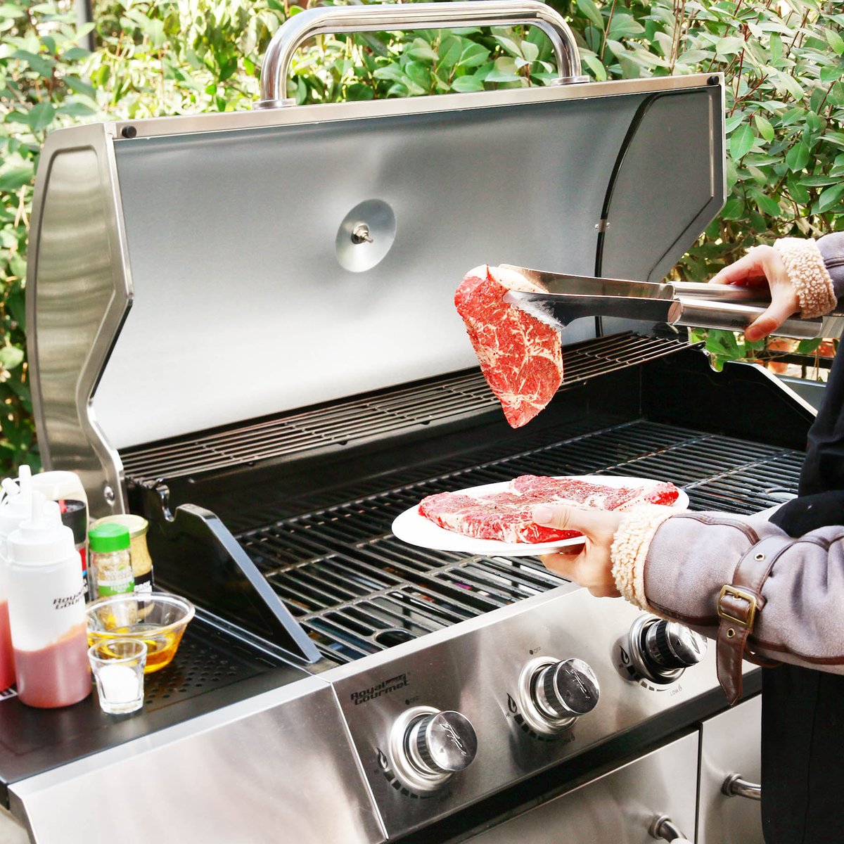 What would you grill on the 602 sq. in. porcelain-enameled cast iron cooking grates?

#royalgourmetusa #royalgourmetgrill #cookout #grillRecipe