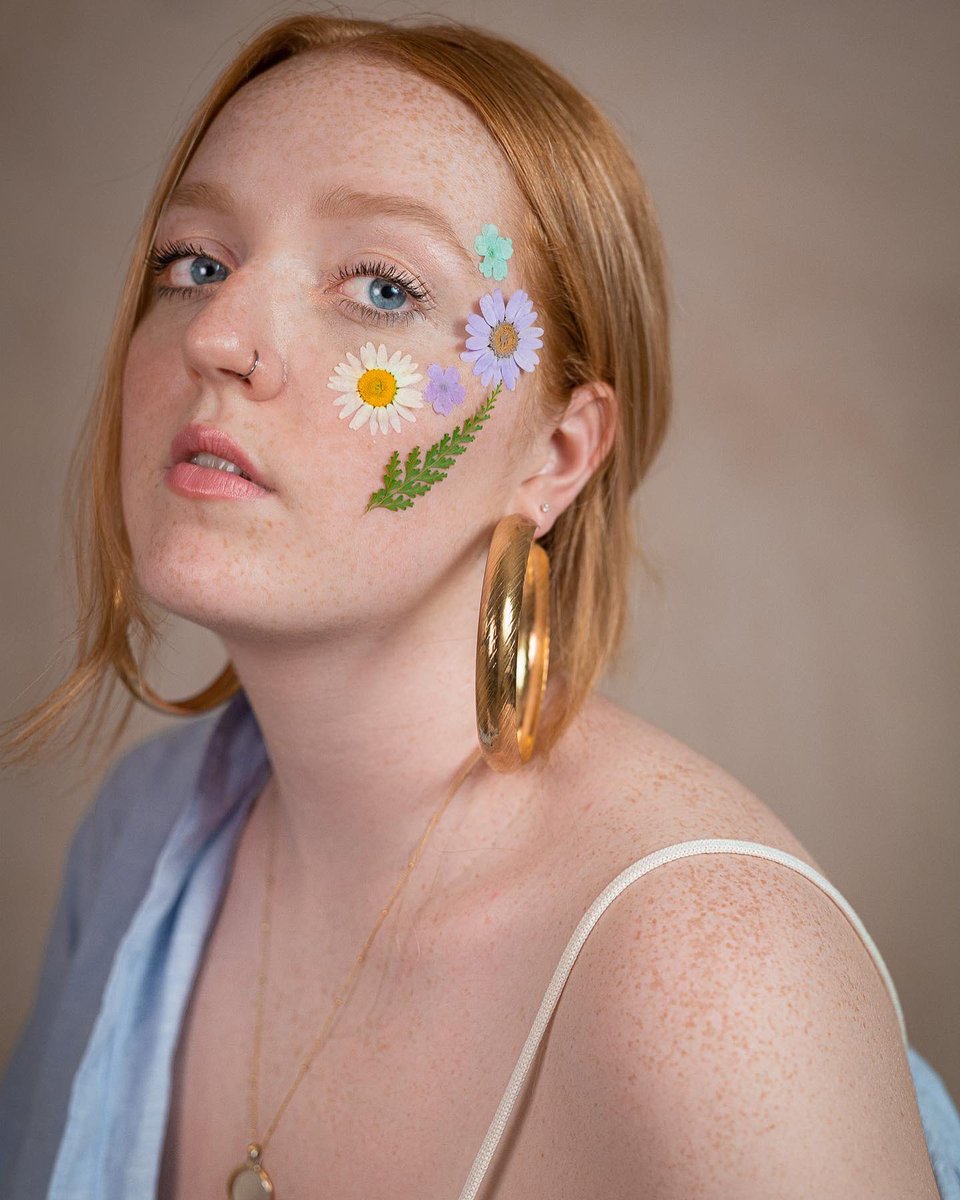 Shot at home. Oozing all the summer vibes 💕 🌻 🌸