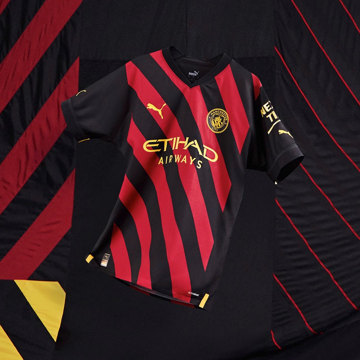 We’re giving away a 2022/2023 #ManCity away shirt!

To enter:
1️⃣ Retweet this tweet
2️⃣ Follow <a href="/City_Xtra/">City Xtra</a> 

Ends Tuesday 26th July. Good luck!