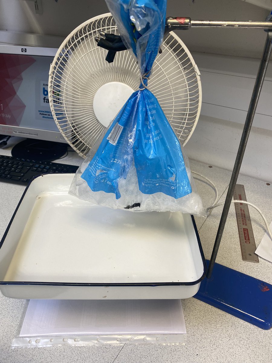 BvgaScience's tweet photo. Science hacks… keeping the faculty cool 😎 https://t.co/bPlXOyRhPz