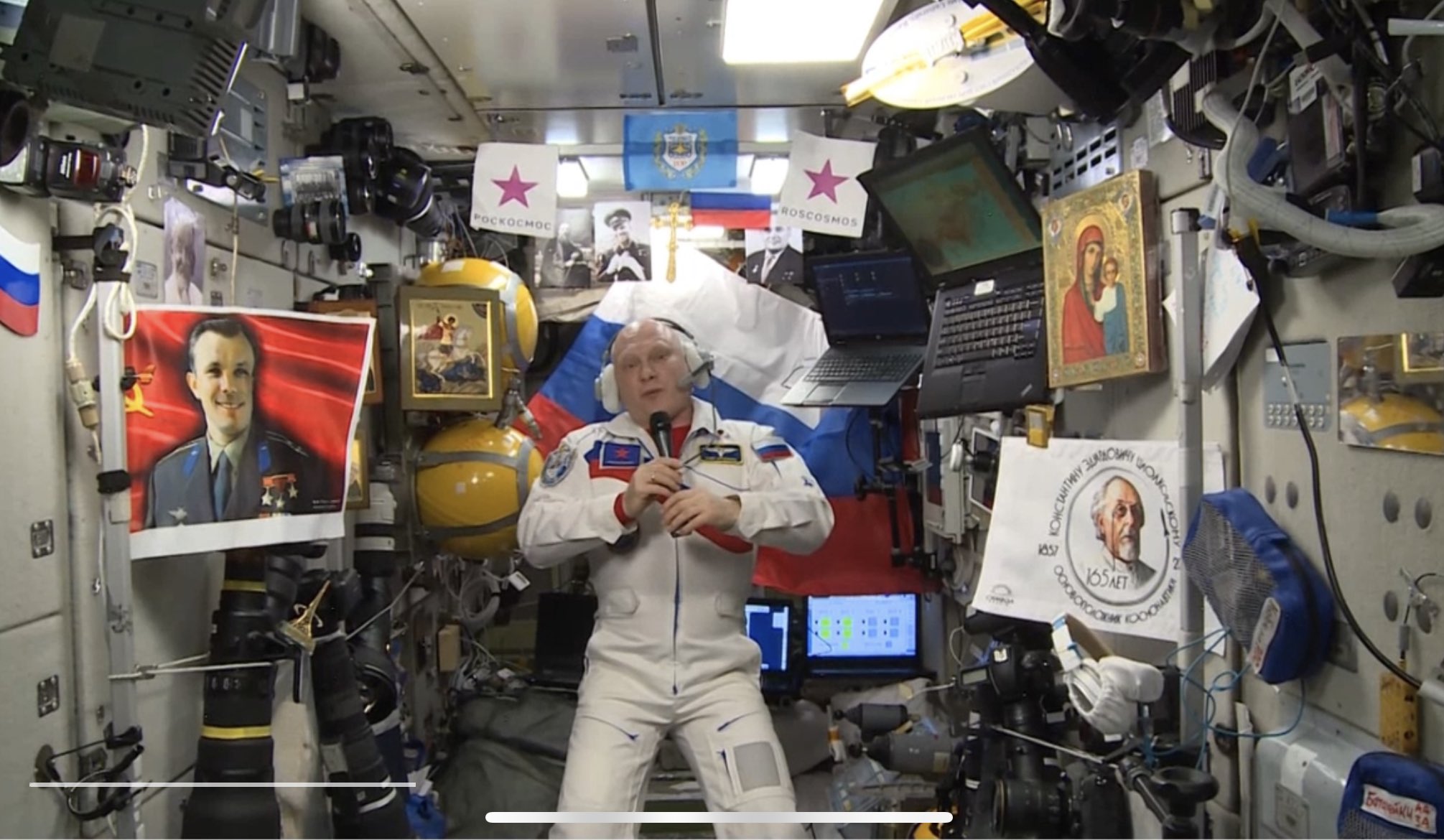 FYAw1bAXwAAG_gI?format=jpg&name=large