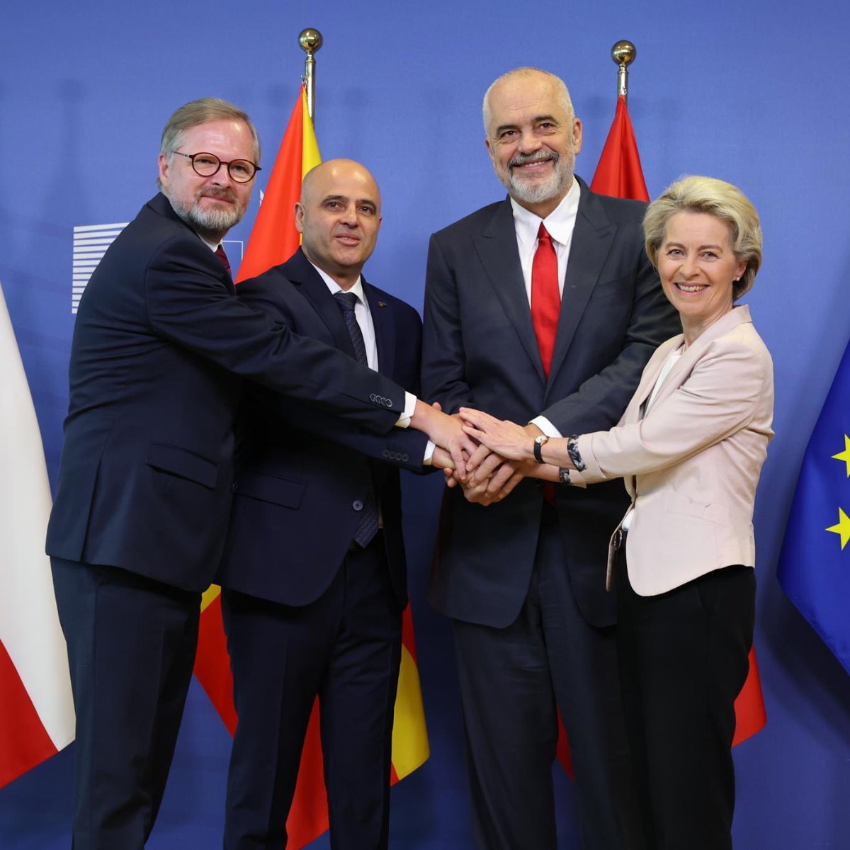 Dear <a href="/ediramaal/">Edi Rama</a> and <a href="/DKovachevski/">Dimitar Kovachevski</a>, you have shown patience, vision and leadership.
 
And you have proven time and again your attachment to European values, as friends and reliable partners.
 
We will all stand to gain, when one day we welcome 🇦🇱🇲🇰 in the EU.
