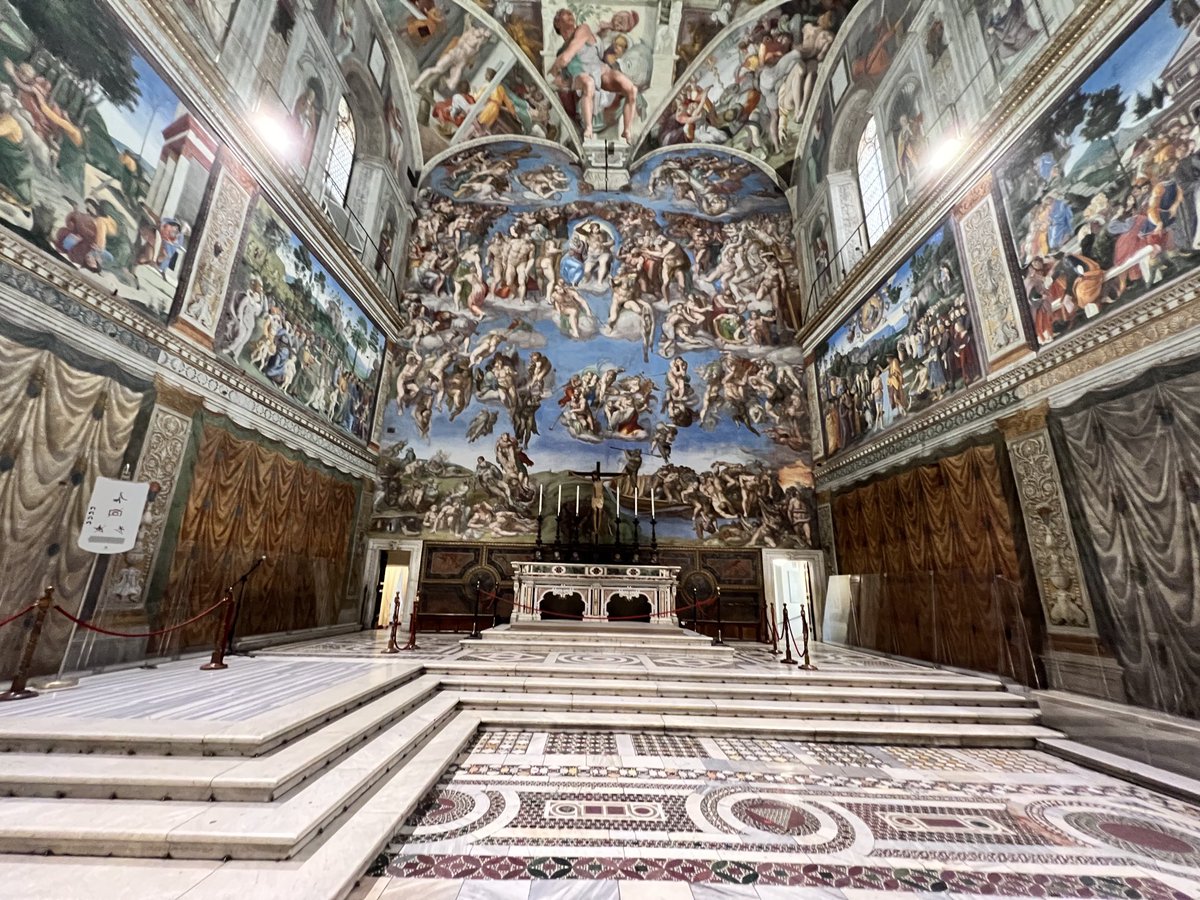 russellcrowe's tweet image. I’m not sure there’s a more special privilege in the world than to hold the key for the Sistine Chapel and to experience it’s glory in silence. So grateful.
Sono al servicio di Roma.