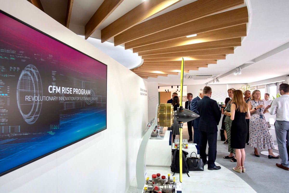 SAFRAN's tweet photo. [#FIA2022] It's day 2️⃣ at @FIAFarnborough International Airshow 2022.
🤩 Come &amp; meet our experts at our @Safran chalet #B034.

#airshow #expo #avgeek #aviationlovers https://t.co/nQtt78HOVu