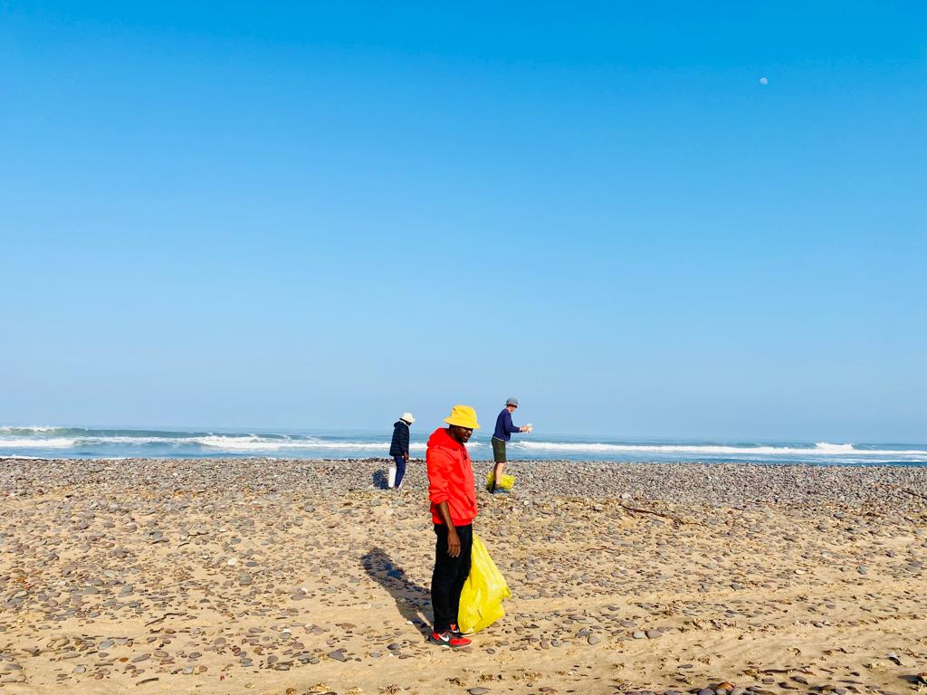 BCLME3's tweet photo. @BenguelaCC  supported MFMR to join UCT’s Prof Peter Ryan in conducting a litter baseline survey along the northern Namibian coast in the skeleton coast. This is part of the BCC’s project on #plasticpollution (meso, macro and micro plastics). https://t.co/TQZ8MExSim