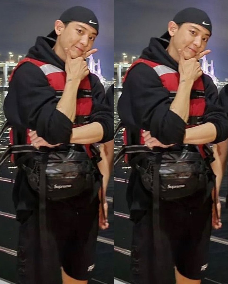 EX9L00KS's tweet photo. Park Chanyeol best boy https://t.co/FIR1fNUGlP