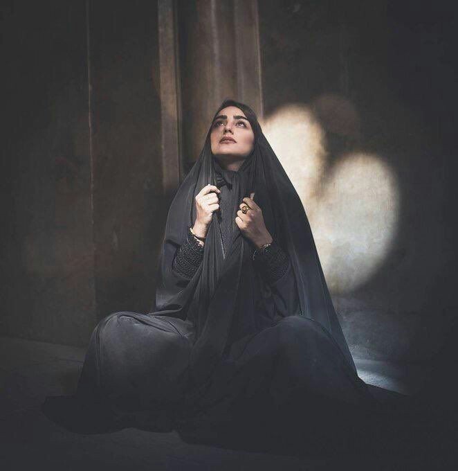 Hanya karena kamu tahajud saat mereka tidur, bukan berarti kamu lebih sempurna. 

Merekapun diam diam beramal saat kamu sibuk bersenda gurau.

Menjadi baik itu baik, merasa lebih baik, itu tidak baik