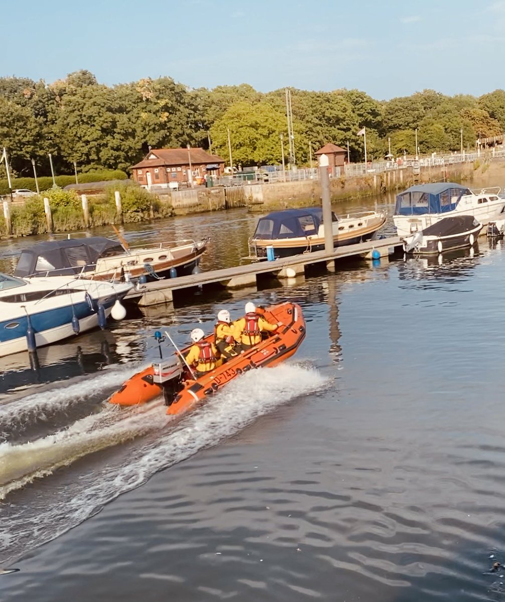 Crew paged at 5.54pm yesterday to assist <a href="/LondonFire/">London Fire Brigade</a> &amp; other emergency services to search for missing teenager seen to enter water at Taggs Island. After comprehensive search volunteer crew  stood down. If you see someone in difficulty in the water dial 999 &amp; ask for coastguard.