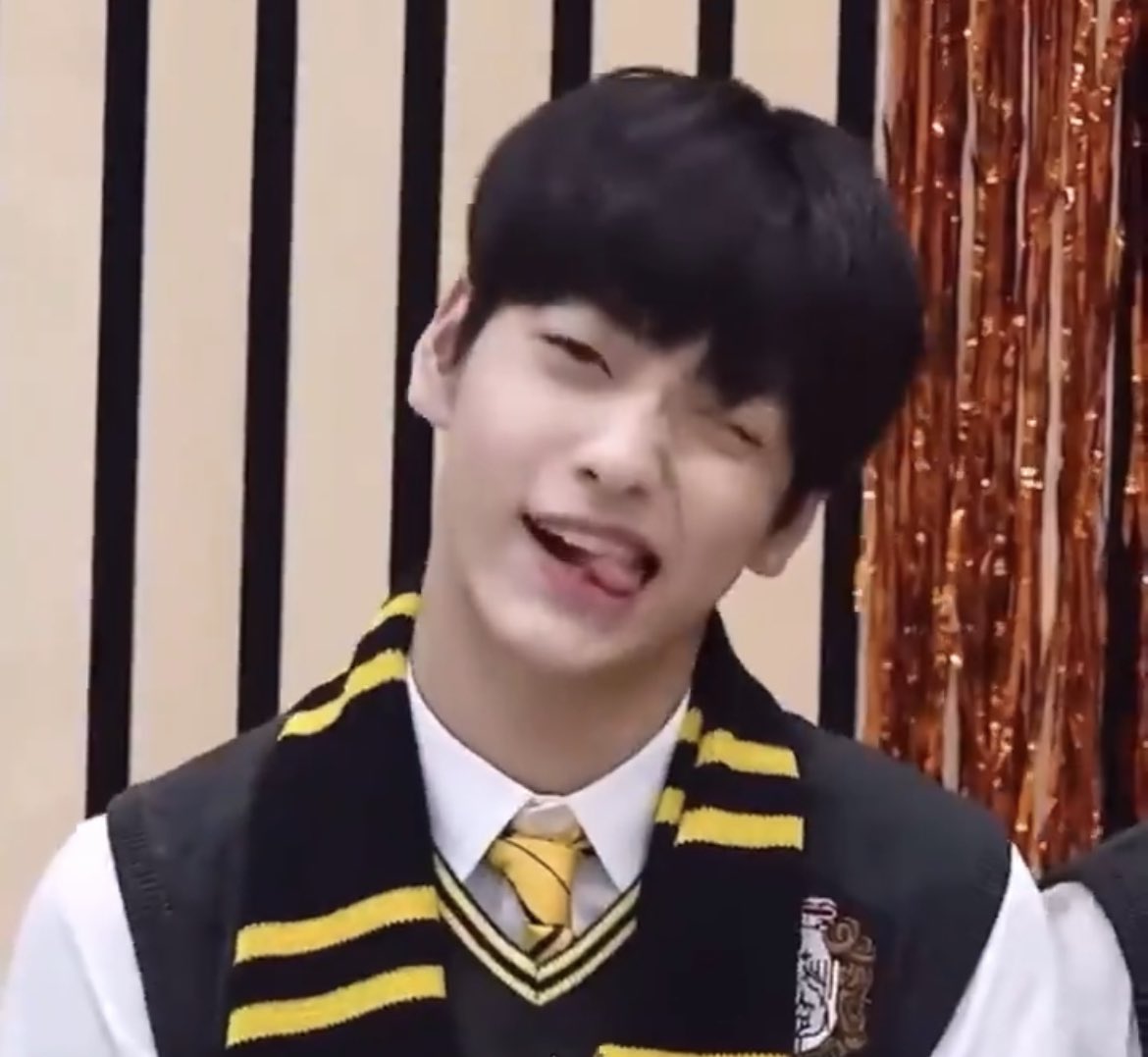 csbsfeed's tweet image. when he ;P