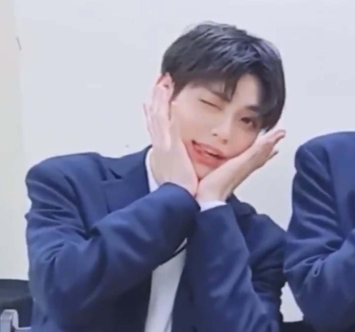 csbsfeed's tweet image. when he ;P