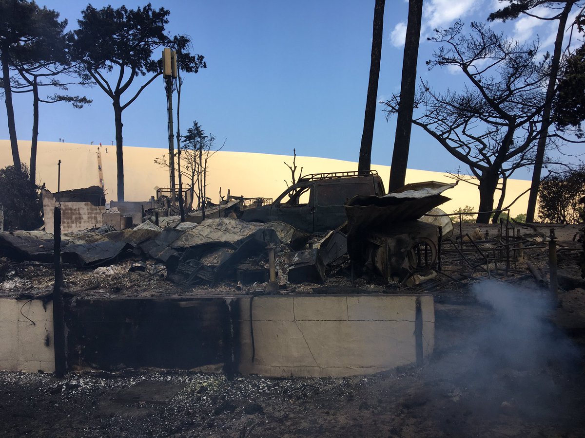 #E1 <a href="/Europe1/">Europe 1</a> #Gironde #FeuxDeForêt Spectacle de désolation ce matin au pied de la Dune du Pilat, où les campings ont été ravagés par les flammes