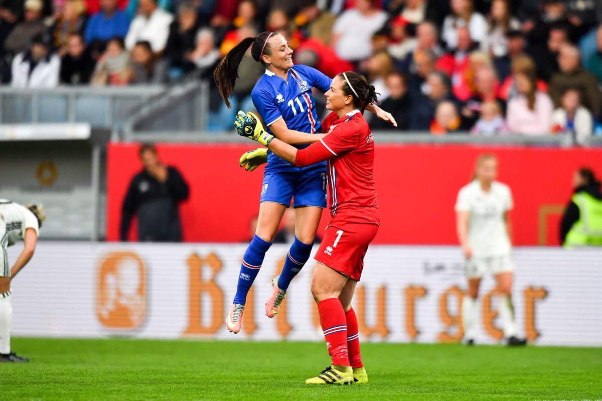 Til hamingju með stórkostlegan feril <a href="/HallberaGisla/">Hallbera Gisladottir</a> 👑🤩👏 Það var algjör heiður að fá að spila með þér í öll þessi ár! Liðsfélagar í landsliði og félagsliðum á Íslandi og erlendis, endalausar minningar, liðsfélagar lífið út🥰 Takk fyrir allt Legend! Hlakka til nýja ævintýra 👌😀