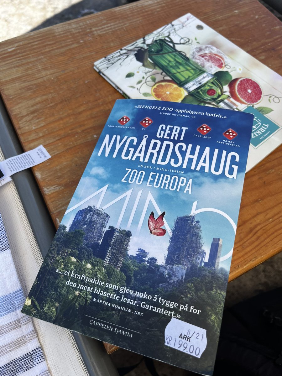 Mer ferielesning: Siste bok i Mino-serien. Norsk cli-fi med litt svulstig økofilosofi og mange underlige politiske ideer.