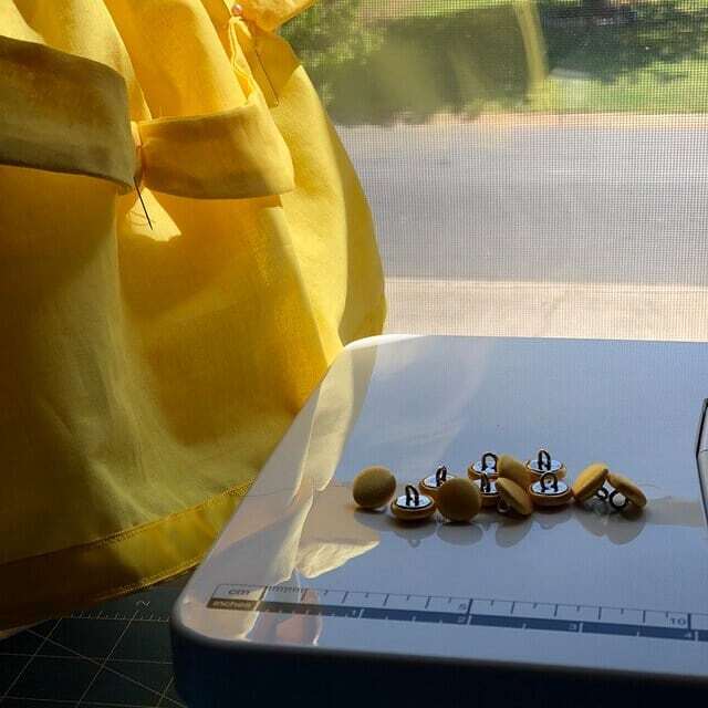 BestValueButton's tweet image. Our xustomer, Sarah, is putting the finishing touches on her handmade curtains! Bestvaluebuttons.etsy.com #bestvaluebuttons #yellowbuttons #mellowyellow #yellow #buttons #fabricbutton #fabricbuttons #coveredbuttons #diycurtains #yellowlover #buttonshoppe… instagr.am/p/CgMZPPoOaLm/