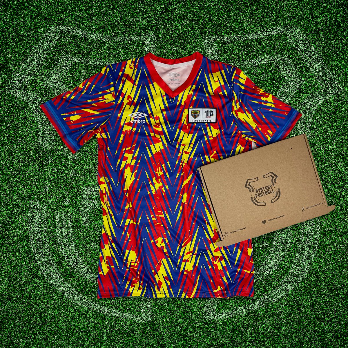 mysteryfootball's tweet photo. We are giving away a Mystery Football shirt to one lucky follower! 📦 

To enter: 
1️⃣ RT this tweet
🤝 Follow us

Good luck! 🤞🏻 https://t.co/HCI86ukjZm