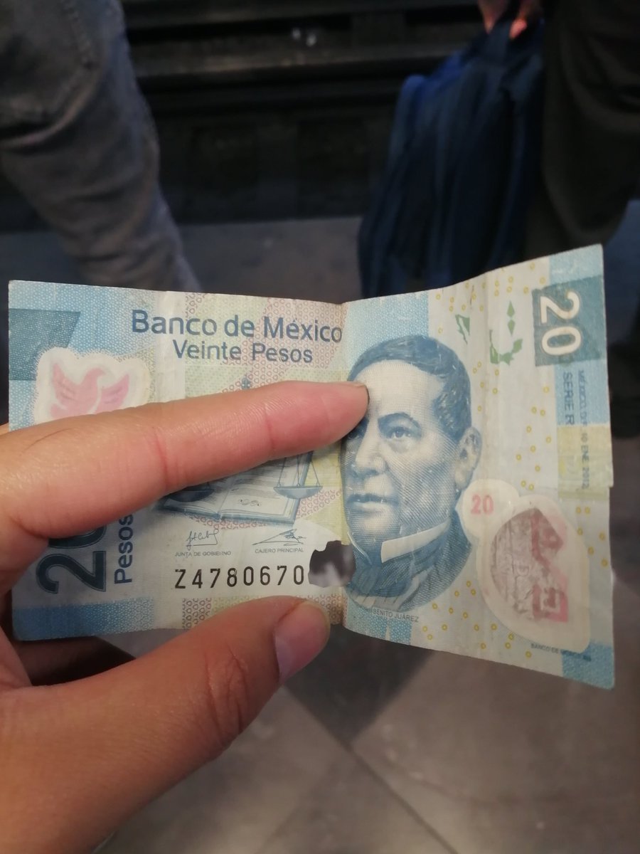 IderayAdejet's tweet photo. @MetroCDMX capacita a tus taquilleras please el único billete que tengo y me dice que no me lo acepta porque a ella no se lo reciben y me dijo que lo fuera a cambiar o dime si no lo aceptan para llevarles billetes nuevos CONSTITUCIÓN DE 1917 https://t.co/ipzqjKyhh4