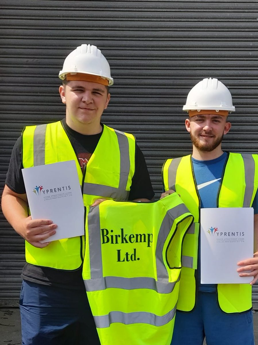 Join us in welcoming are two newest recruits Iestyn Paul and Mason Nash apprentice Ground workers with our #yprentishosts @Brikemp Good luck both. #apprenticeships #construction #collaborating