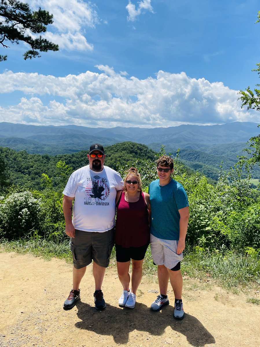 Exploring the mountains and taking in all these views 💚 #SmokeyMountains #FamilyVacation