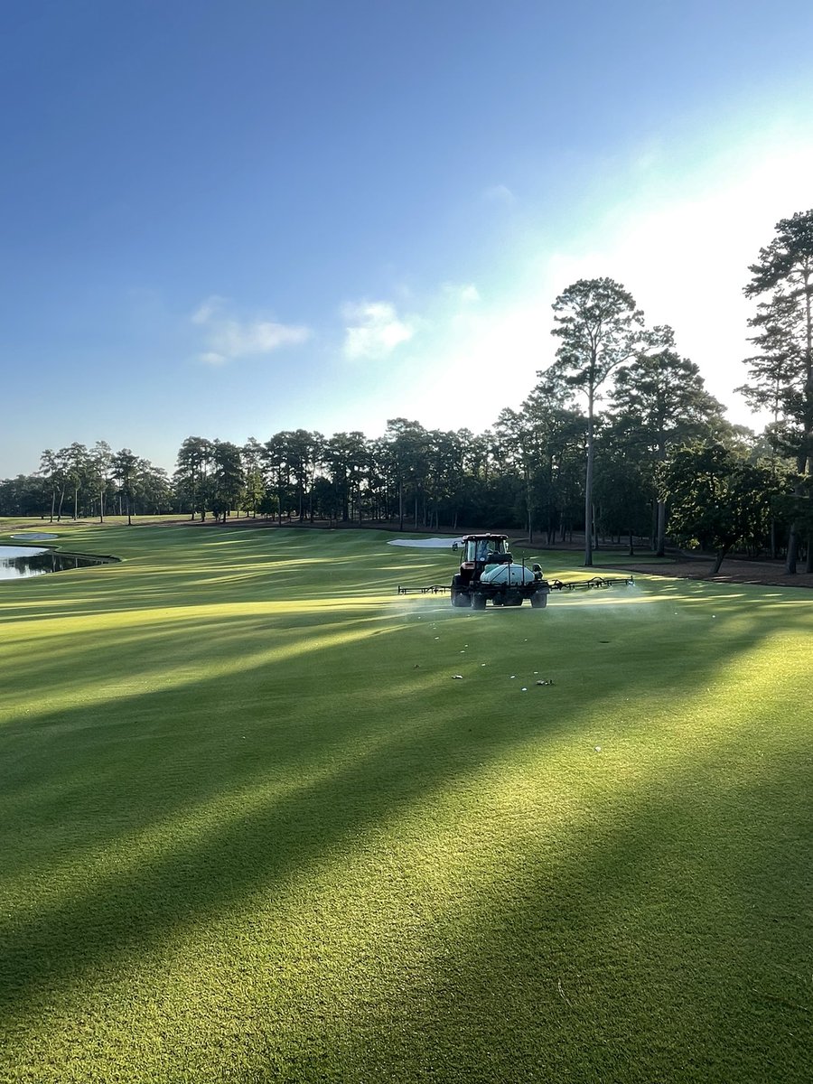 BluejackNatTurf's tweet photo. Special thanks to  @GallupEric for coming out to spray fairways primo dimension and wetting agent. https://t.co/Fkv36iOxoZ